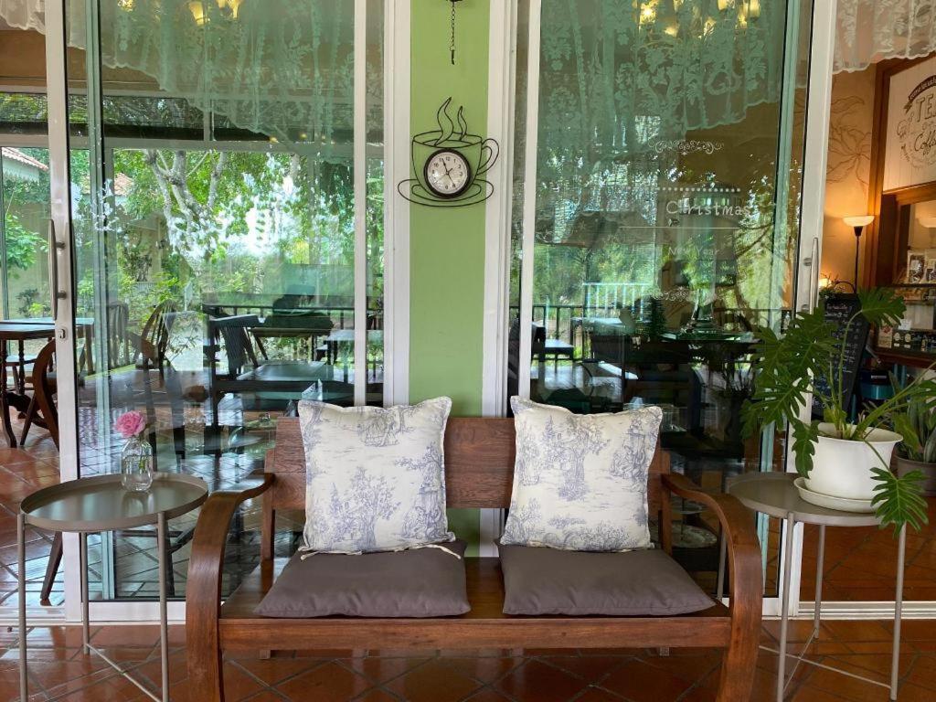 Ruen Maihom Riverside Cottage Канчанабури Екстериор снимка