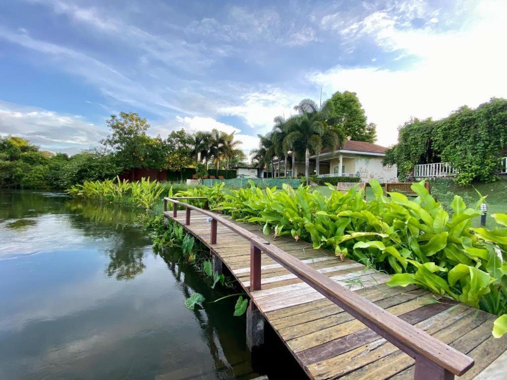 Ruen Maihom Riverside Cottage Канчанабури Екстериор снимка