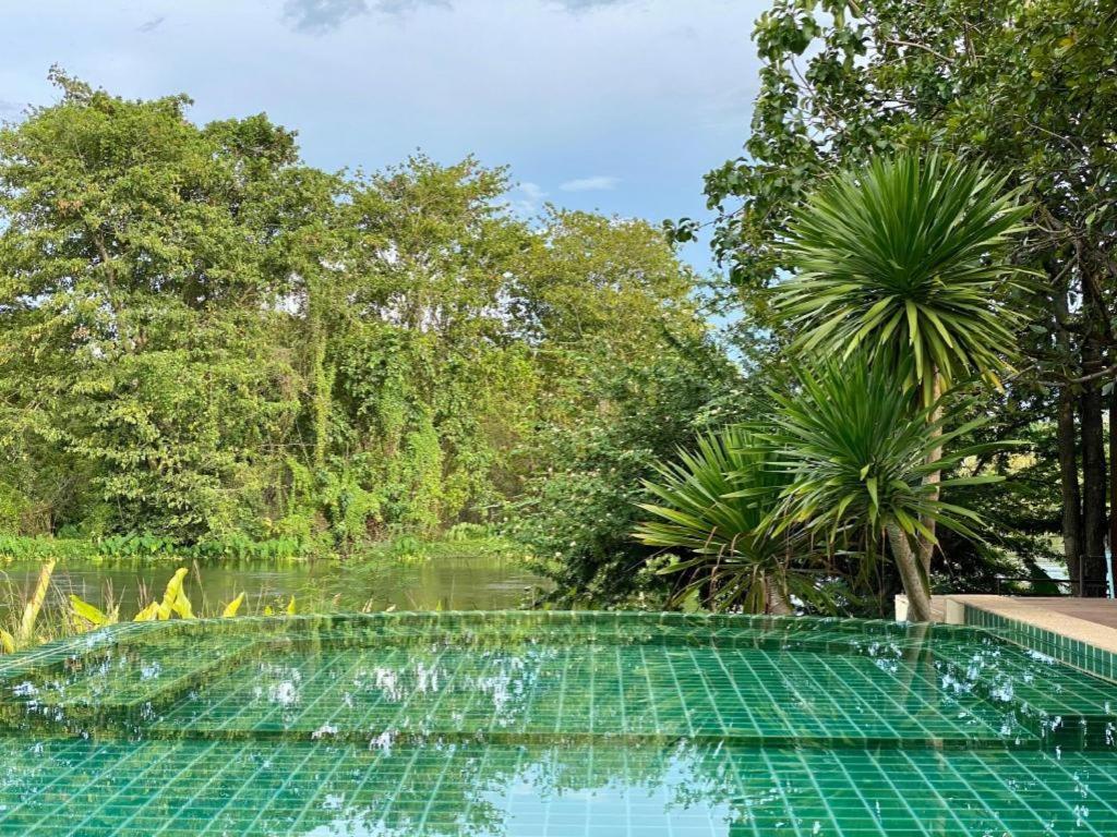 Ruen Maihom Riverside Cottage Канчанабури Екстериор снимка