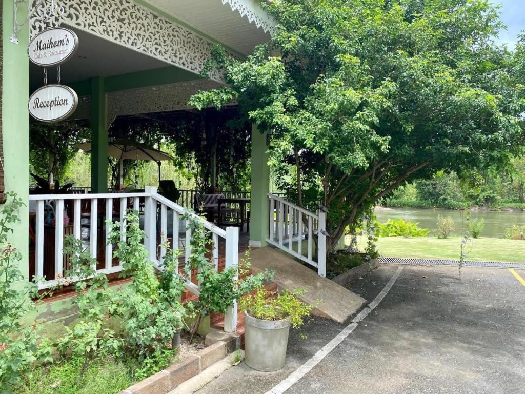 Ruen Maihom Riverside Cottage Канчанабури Екстериор снимка