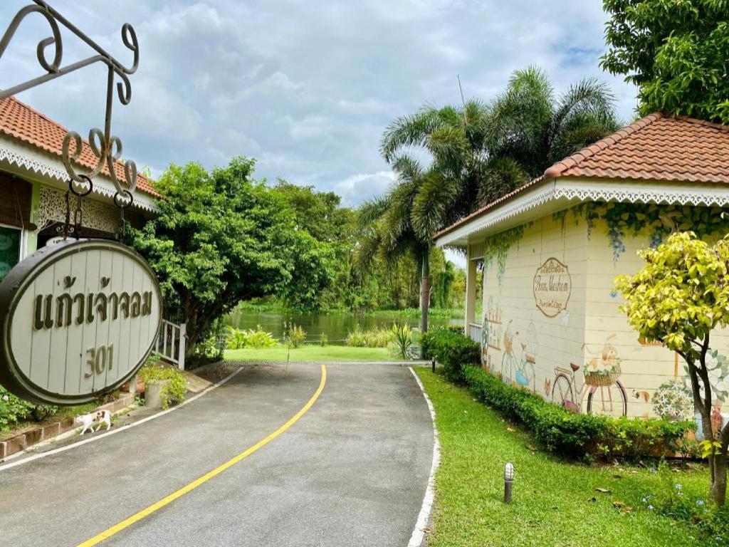 Ruen Maihom Riverside Cottage Канчанабури Екстериор снимка