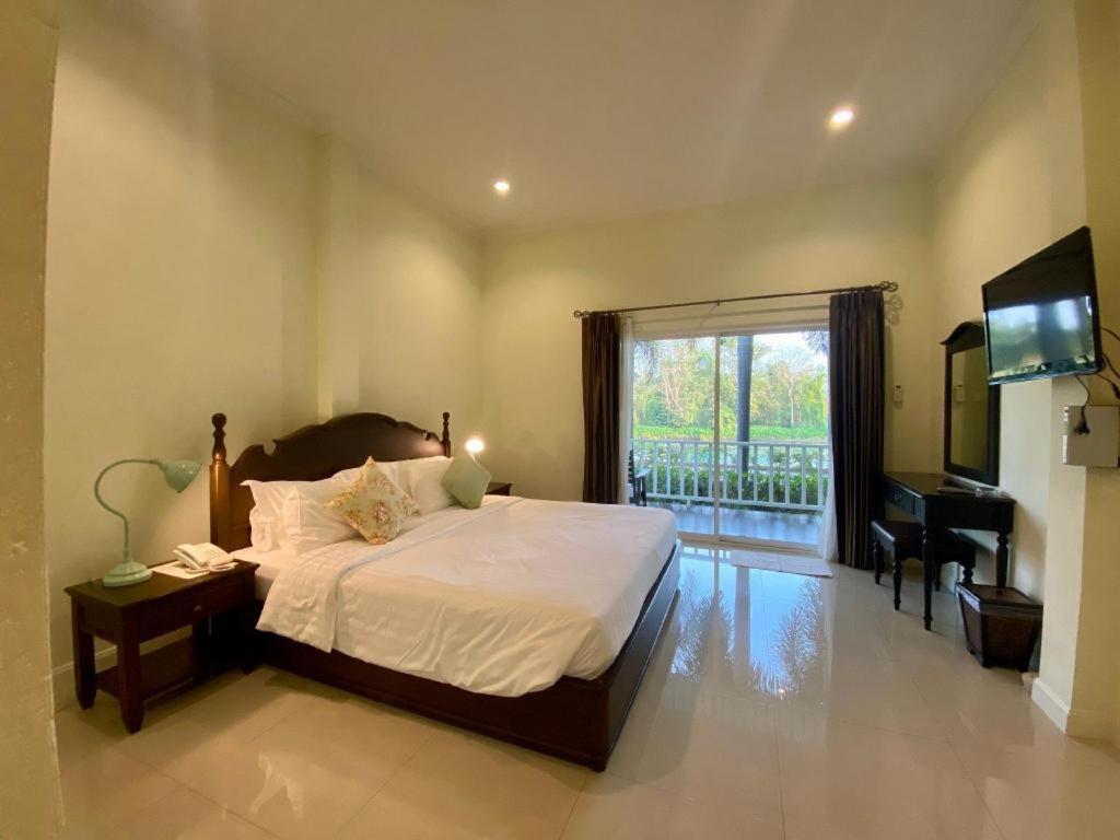 Ruen Maihom Riverside Cottage Канчанабури Екстериор снимка