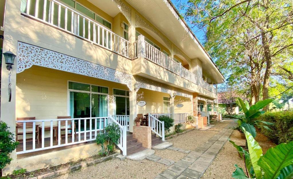 Ruen Maihom Riverside Cottage Канчанабури Екстериор снимка