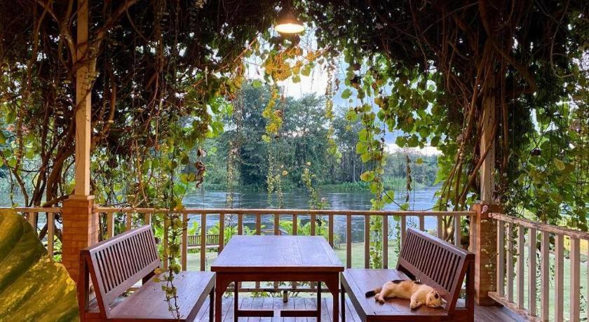 Ruen Maihom Riverside Cottage Канчанабури Екстериор снимка