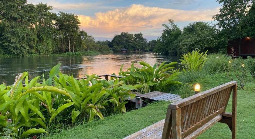 Ruen Maihom Riverside Cottage Канчанабури Екстериор снимка